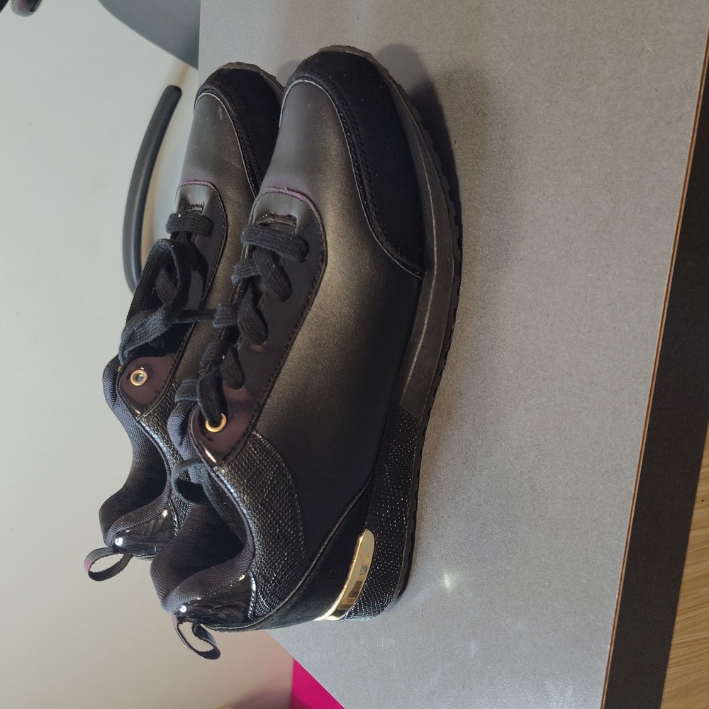 Propet Red and White Shoe Box